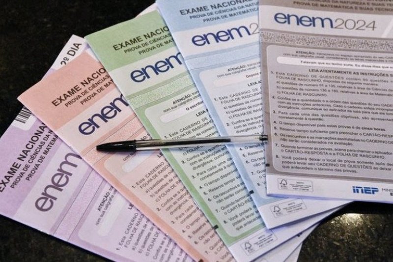 Imagem de cadernos de prova do Enem