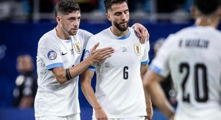 Valverde e Betancur em jogo do Uruguai nas Eliminatórias