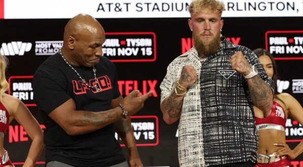 Imagem de Mike Tyson e Jake Paul, que se enfrentam nesta sexta-feira (15)