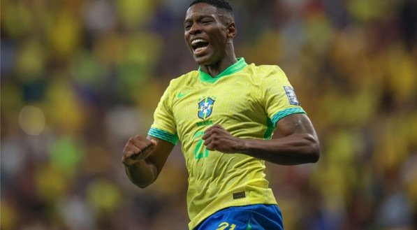 Luiz Henrique celebra gol pela Seleção Brasileira