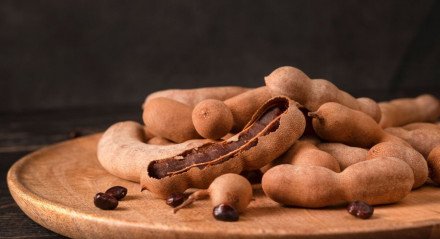 O tamarindo é uma fruta benéfica para a saúde (Imagem: Yarrrrrbright | Shutterstock)