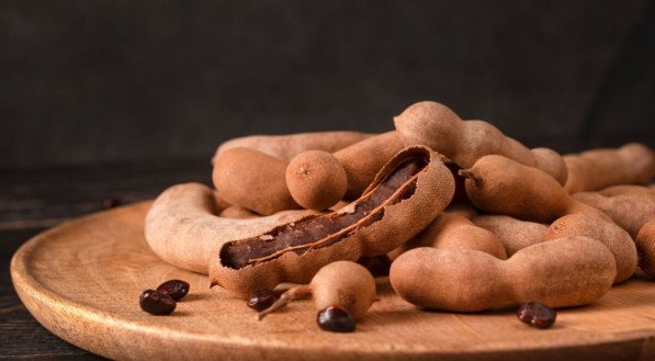 O tamarindo é uma fruta benéfica para a saúde (Imagem: Yarrrrrbright | Shutterstock)