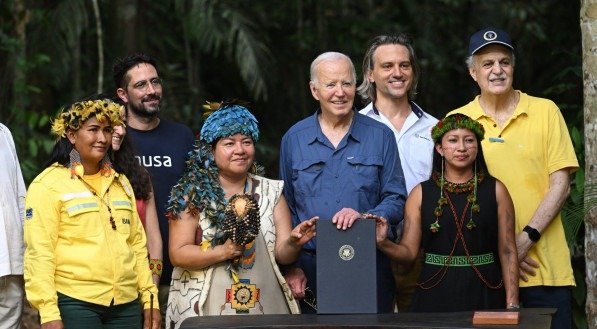 Joe Biden assina proclamação designando 17 de novembro como o Dia Internacional da Conservação durante visita à Floresta Amazônica, em Manaus, antes de seguir para Cúpula do G20, no Rio
