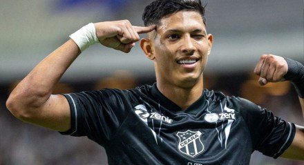 Erick Pulga celebrando gol pelo Ceará na Série B 2024