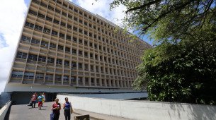 Menina de 11 anos estava internada no Hospital da Restauração, no Recife