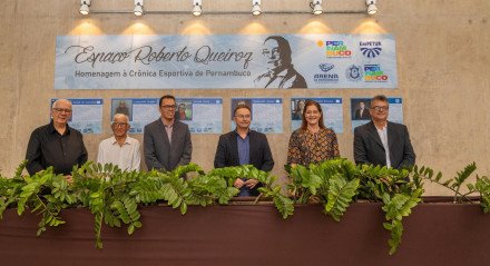 Jornalistas homenageados no Espaço Roberto Queiroz, na Arena de Pernambuco