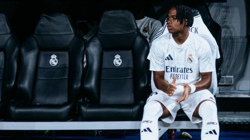 Endrick sentado no banco de reservas do Real Madrid