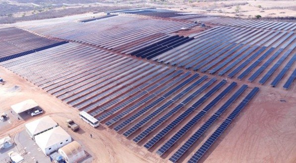 A Compesa busca eficiência e sustentabilidade com investimentos em energia limpa para as operações de água e esgoto.