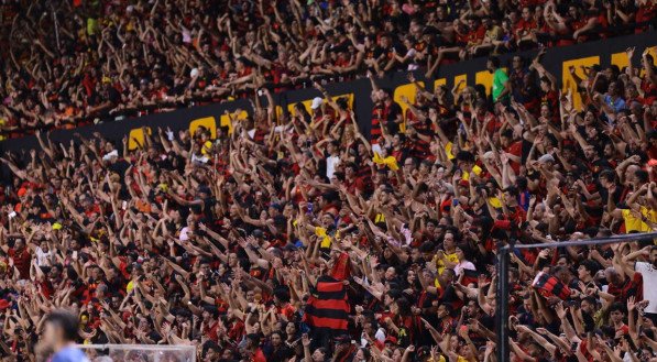 Imagem da torcida do Sport na Ilha do Retiro