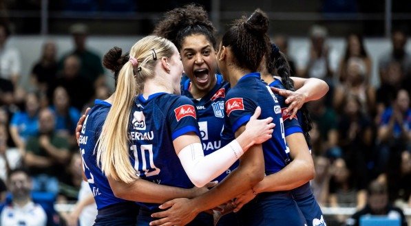 Imagem das jogadoras do Gerdau Minas, na Arena UniBH, pela Superliga Feminina 2024-25