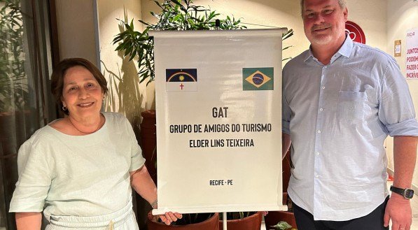 Eliane Lins Teixeira e Gustavo Luck, no almoço do Grupo de Amigos do Turismo