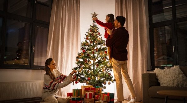 Assim como o Natal, a data para montar a árvore é repleta de simbolismo (Imagem: Syda Productions | Shutterstock) 