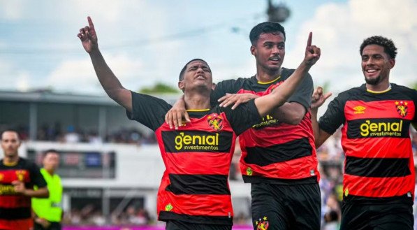 Imagem de Luiz Henrique comemorando gol contra o Aster na Copinha