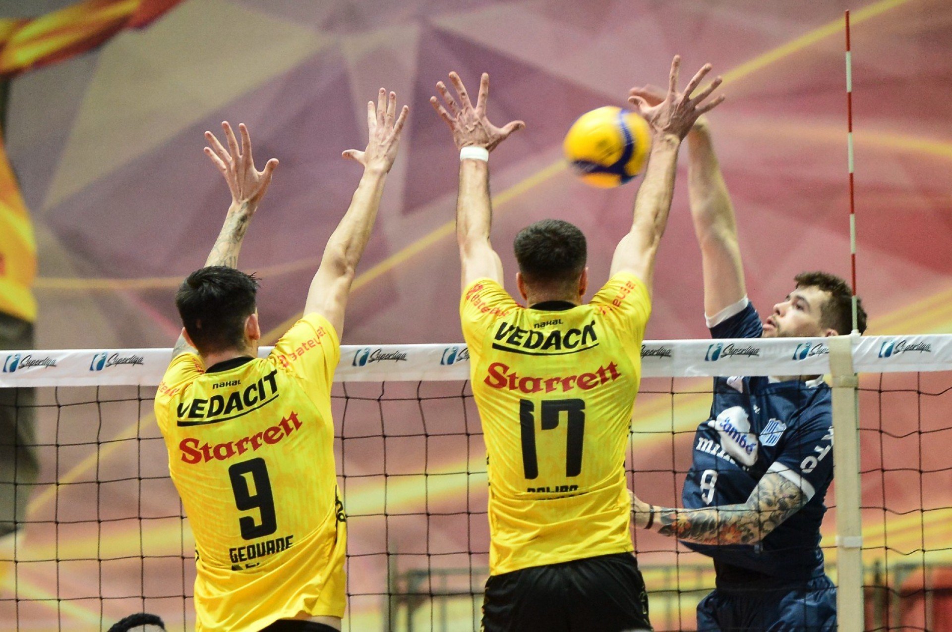 Imagem dos jogadores do Vôlei Guarulhos enfrentando o Itambé Minas Mauro Horita / Vôlei Guarulhos