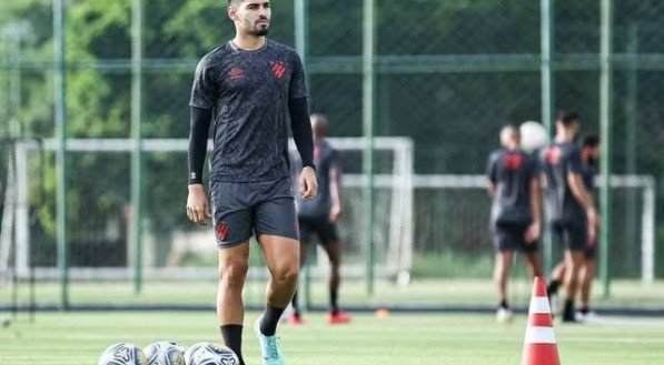 Imagem do zagueiro Alisson Cassiano em treino pelo Sport neste ano de 2024