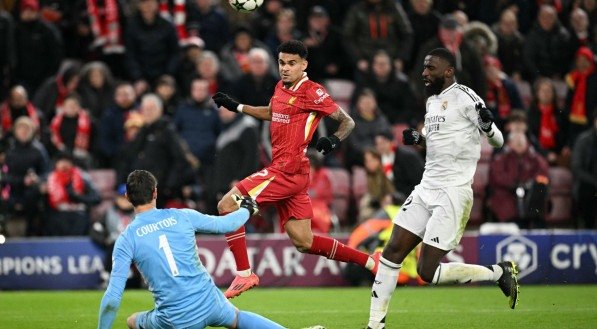 Imagem do jogo entre Liverpool x Real Madrid pela 5ª rodada da Champions League