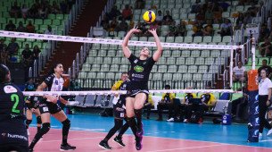Imagem de jogo entre Unilife Maringá e Batavo Mackenzie pela Superliga Feminina