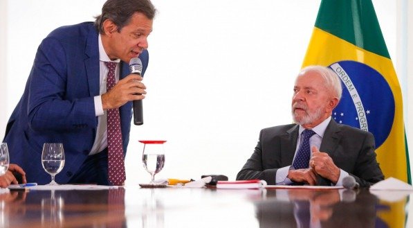 Haddad e Lula tiveram inúmeras reuniões para chegar a um consenso na versão final do texto