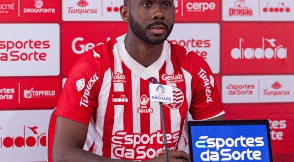 Igor Fernandes durante apresentação oficial no Náutico