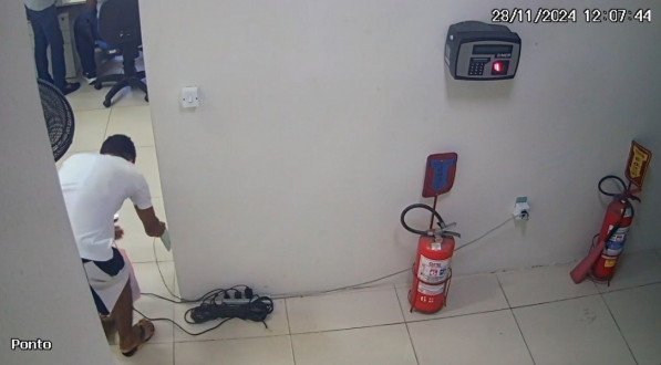 Homem furta aparelho de celular na sede do Instituto de Identificação Tavares Buril (IITB)