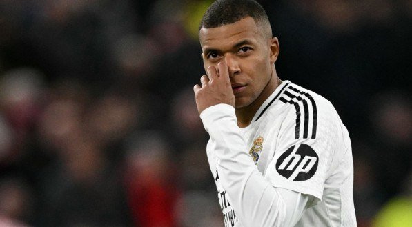 Mbappé preocupado em jogo do Real Madrid