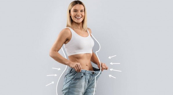 Alguns hábitos podem contribuir para o aumento da gordura abdominal (Imagem: Prostock-studio | Shutterstock)