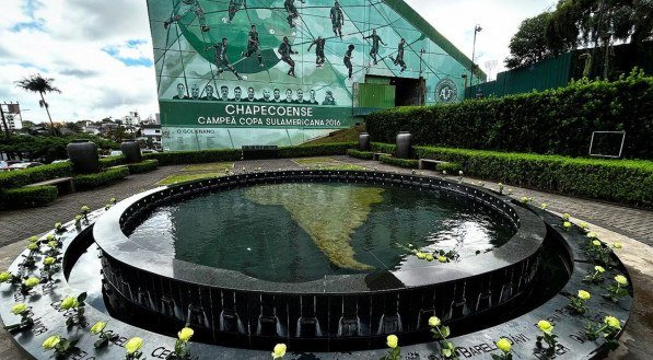 Memorial em homenagem as vítimas da tragédia na Arena Condá