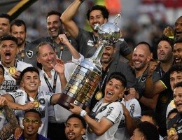 Imagem da celebração dos jogadores do Botafogo após a conquista da Libertadores