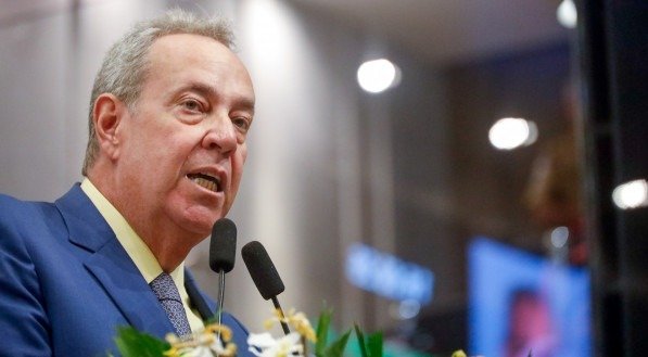 Presidente da Alepe, Álvaro Porto, assinou requerimentos cobrando explicações sobre não pagamento de emendas