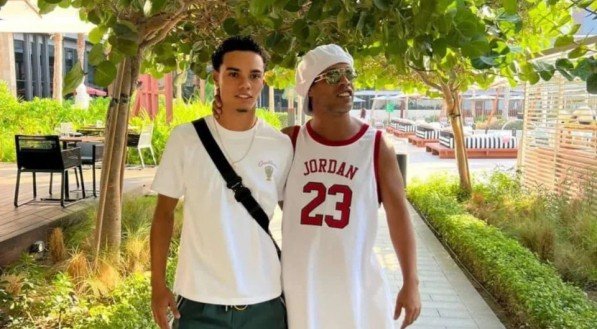 João Mendes ao lado de Ronaldinho Gaúcho