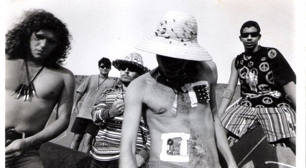 Mundo Livre S/A em ensaio para o álbum Samba Esquema Noise, em 1994