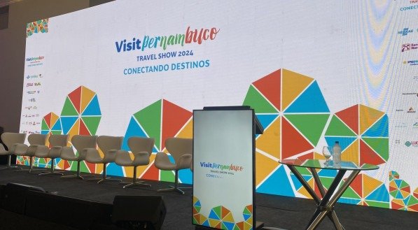 Telão do evento Visit Pernambuco - Travel Show 2024, em Porto de Galinhas