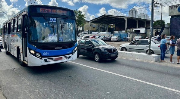 Imagem de ônibus de linha que vai para o Morro
