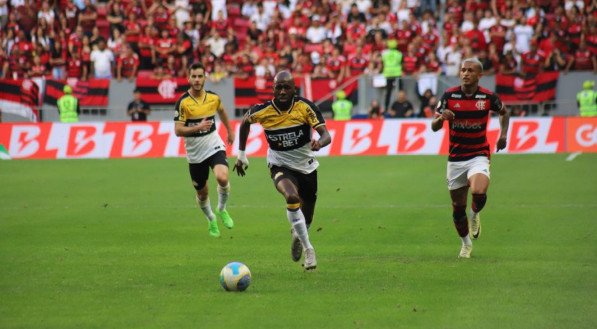 Na luta contra o rebaixamento, Criciúma enfrenta o Flamengo