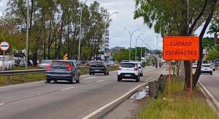 Imagem da pista lateral da BR-101 entre Reitoria da Universidade Federal (UFPE) até o viaduto da Caxangá