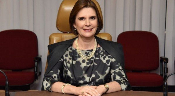 Imagem de Maria Elizabeth Rocha, primeira ministra mulher eleita para presidir o Superior Tribunal Militar