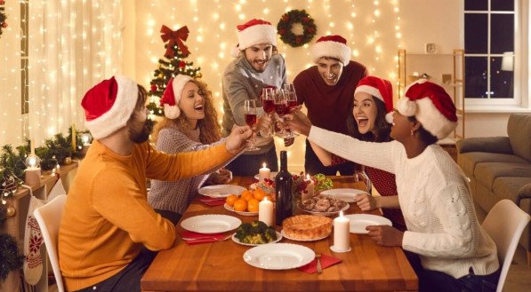 Buscar o equilíbrio entre saciar a fome e controlar a vontade de comer é essencial (Imagem: Studio Romantic 
| Shutterstock) 