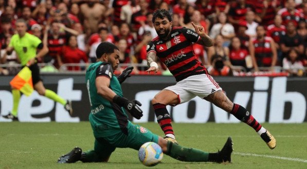 Em despedida de Gabigol, Flamengo empata com o Vitória no Maracanã