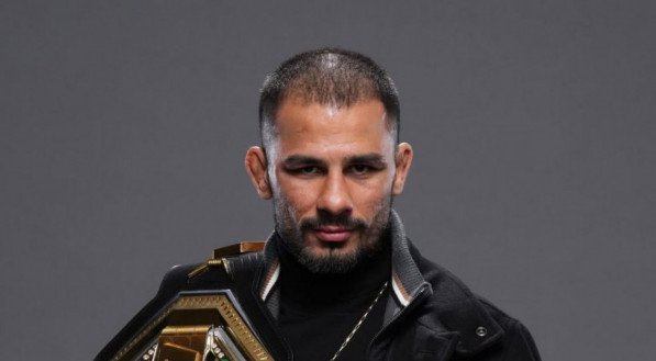 Pantoja faz desafio inusitado depois de vencer no UFC 310