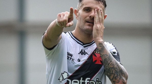 Vegetti marca 2 gols e encerra temporada do Vasco em 2025 com vitória