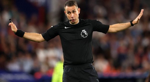 Após polêmicas, David Coote é demitido e não apitará mais jogos da Premier League