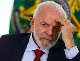 Presidente Lula não estava se sentindo bem na segunda-feira, antes do internamento e das cirurgia