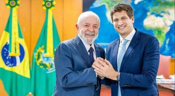 João Campos estima melhoras ao presidente Lula