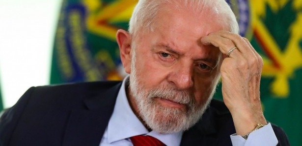 Presidente Lula não estava se sentindo bem na segunda-feira, antes do internamento e das cirurgia