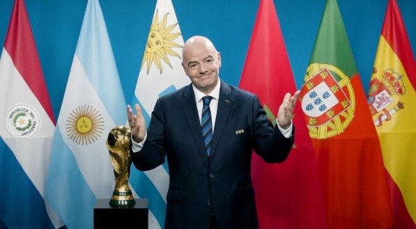 Gianni Infantino apresenta as sedes das Copas do Mundo de 2030.