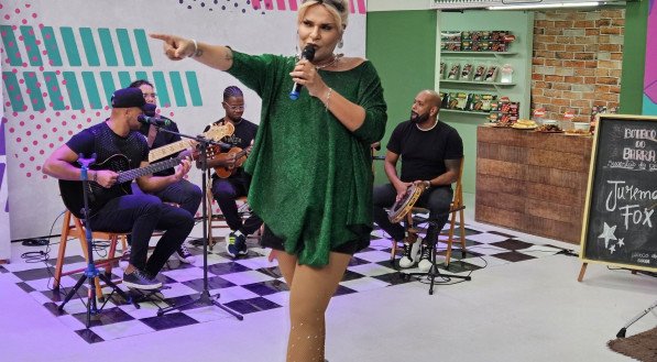 Jurema Fox estreia na carreira musical e é atração do Boteco do Barra