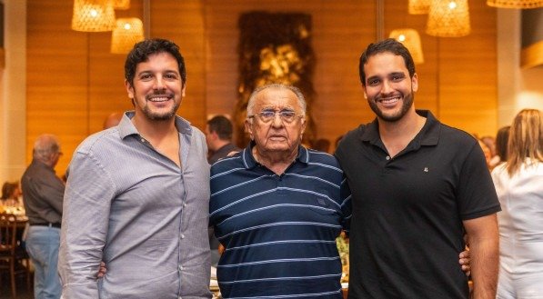 João Carlos Paes Mendonça, ao lado dos netos João Carlos e Renato Paes Mendonça Tavares de Melo