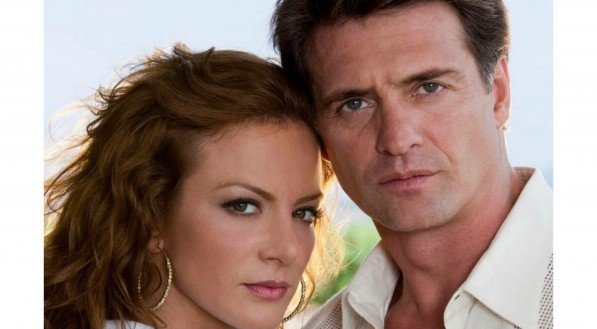Imagem dos atores Silvia Navarro e Juan Soler, protagonistas da novela 'Quando Me Apaixono'.
