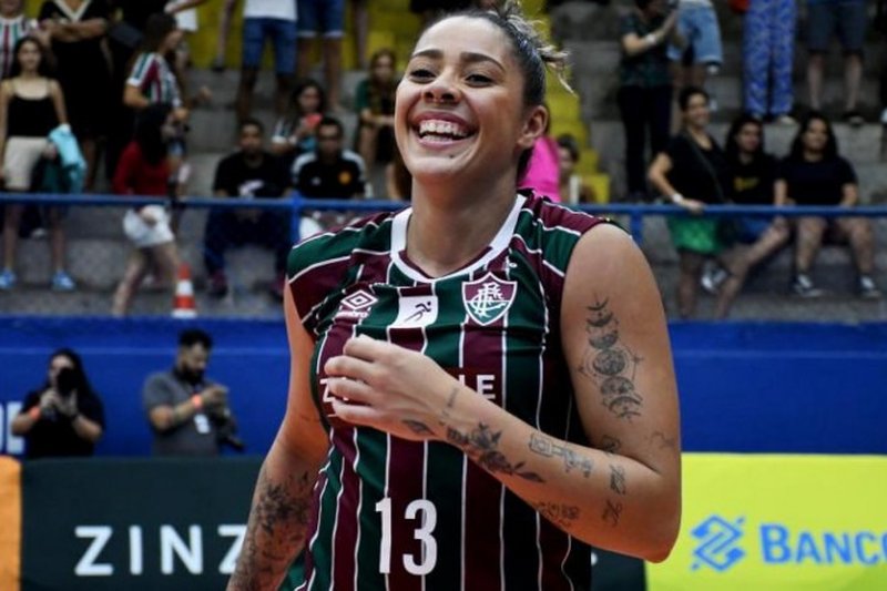 Imagem da jogadora Ariane, do Fluminense, na Superliga Feminina