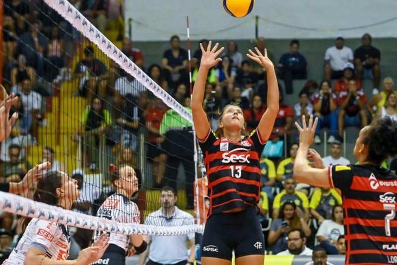 Imagem do confronto entre Sesc Flamengo e Sesi-Bauru na Superliga Feminina
